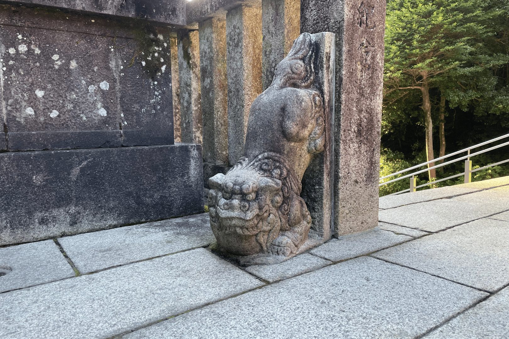 伊並波神社　逆さこま犬