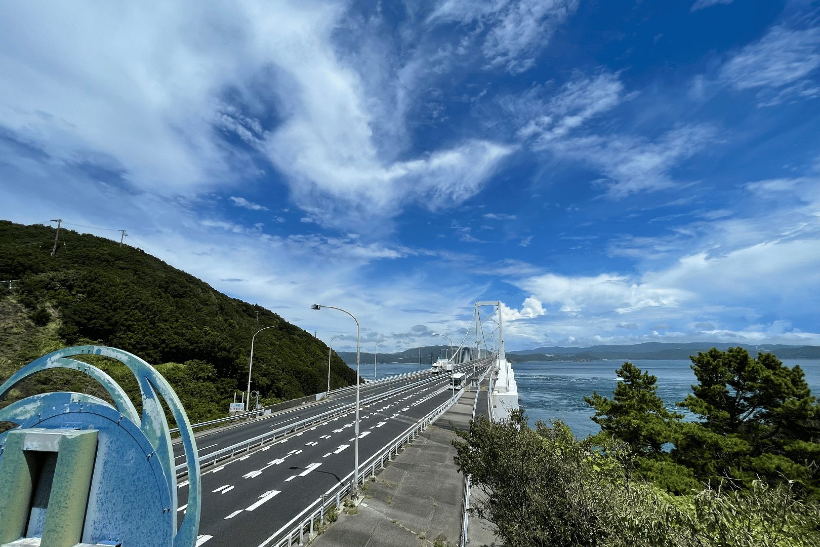 渦の道　歩道橋